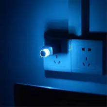 Load image into Gallery viewer, Volkswagen Logo USB Interior Lamp
